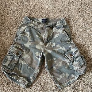 American Eagle cargo shorts camo